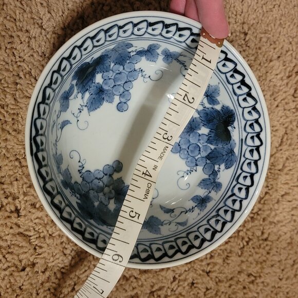 Vintage Japanese Porcelain Grape Leaf Rice Bowl - Picture 4 of 4
